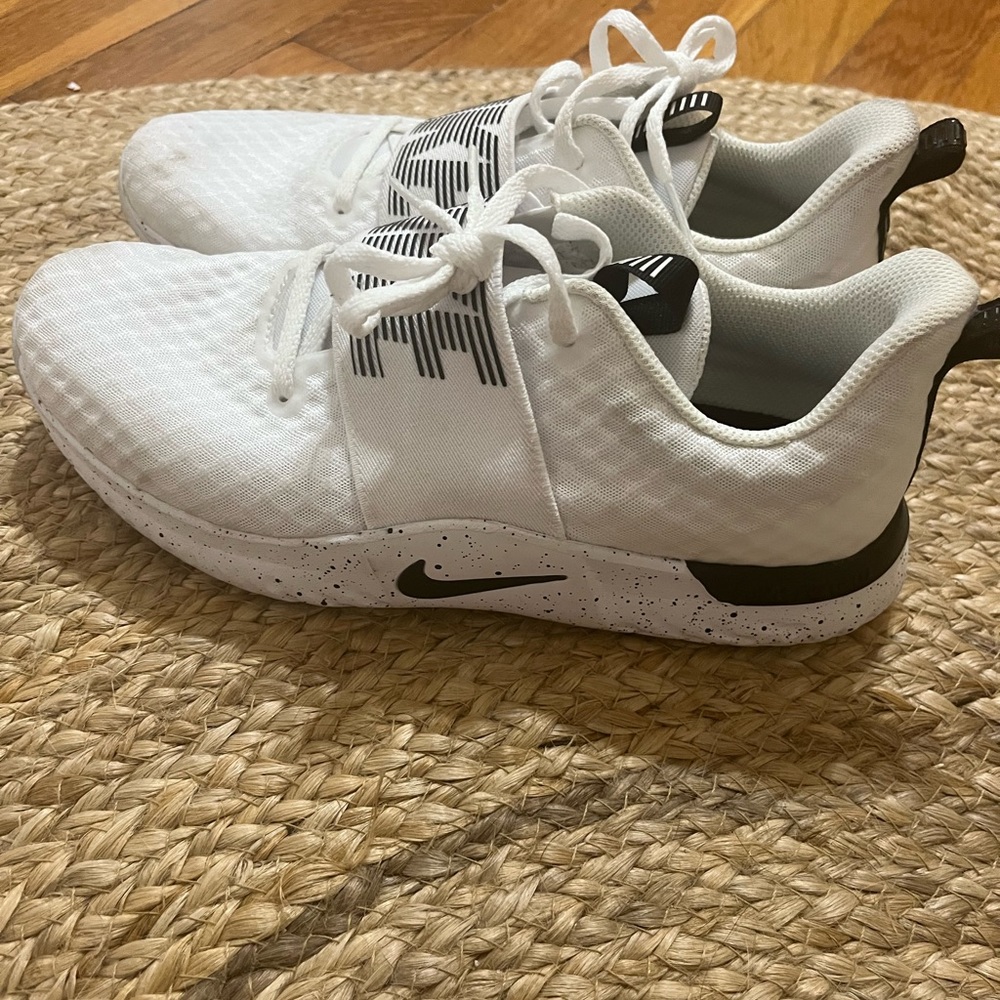 Nike TR9